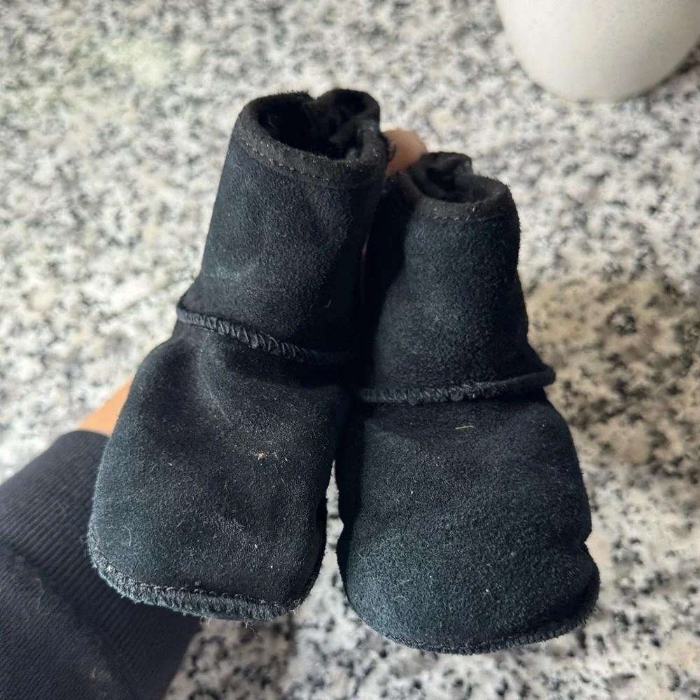 UGG Baby Classic boots in black suede Size 4/5 Baby